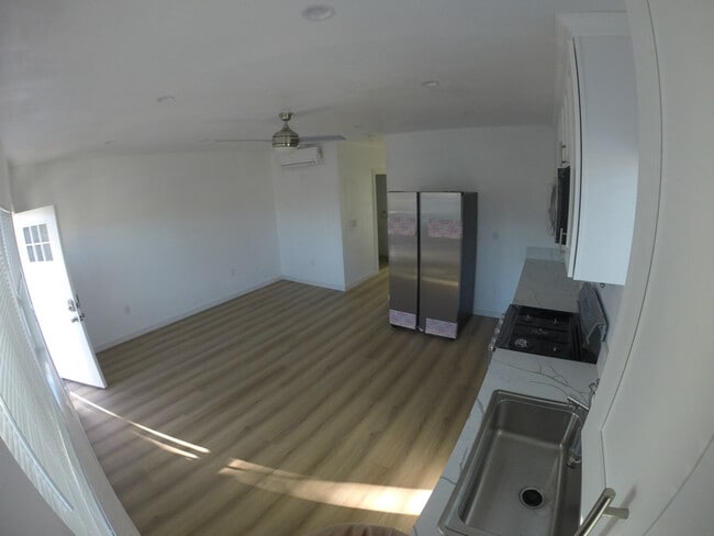Foto del edificio - 6002 Hazelbrook Ave
