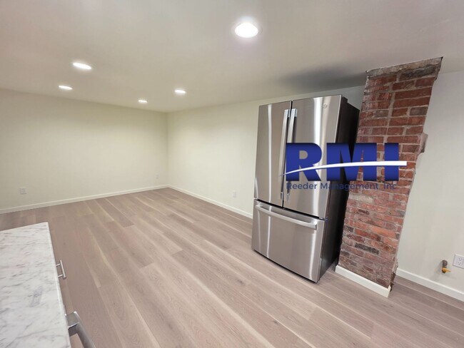 Foto del edificio - Updated Studio Downtown Bremerton!!!