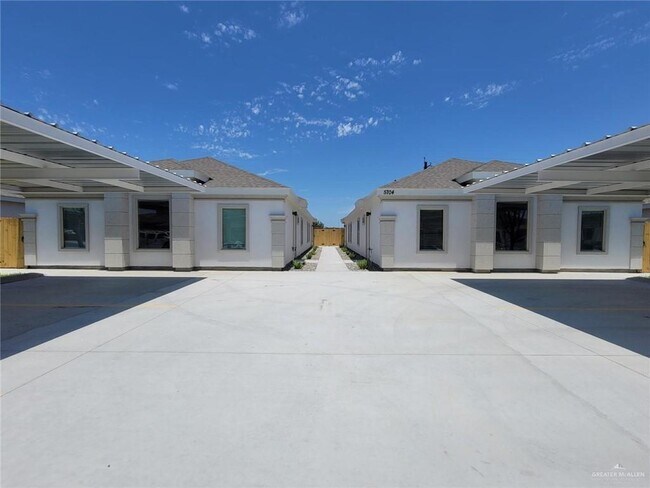 Foto del edificio - 5704 Sandpiper Ave