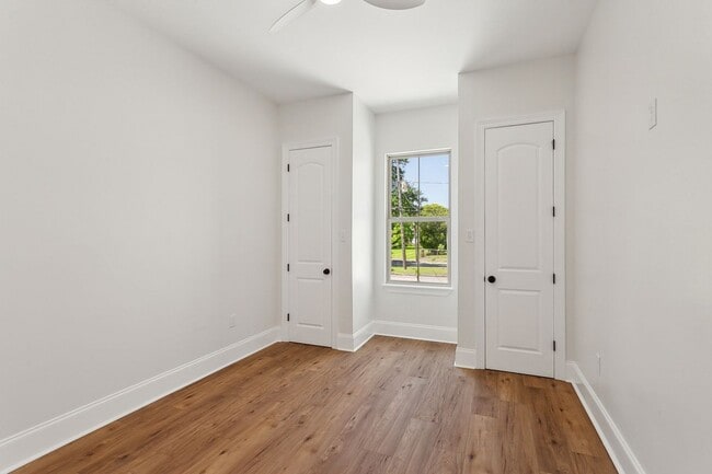 Building Photo - 606 Whitney Ave.