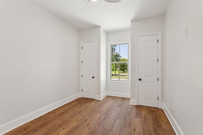 Foto del edificio - 606 Whitney Ave.