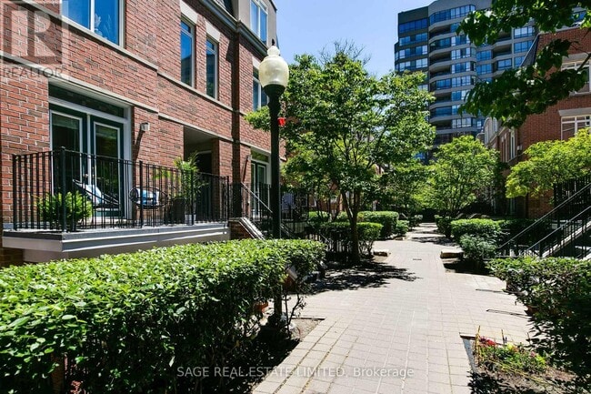 Building Photo - 415 Jarvis St