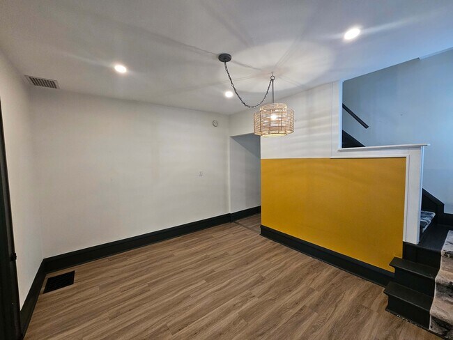 Foto del edificio - 866 Northwest Blvd
