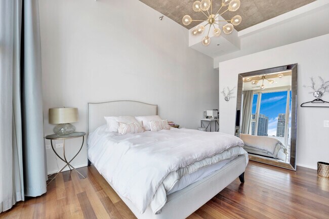 Foto del edificio - 550 N Saint Clair St