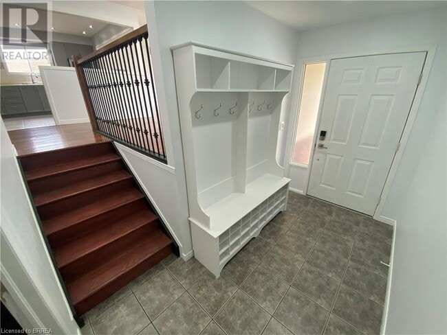 Building Photo - 25 Goods Ln