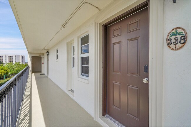 Foto del edificio - 2871 N Ocean Blvd