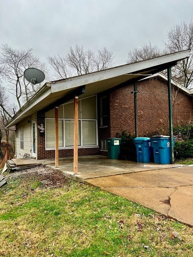 Brand New Carpet in Newly Renovated, Cute,... Condo for Rent in