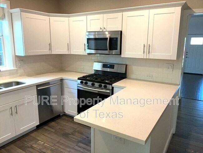 Foto del edificio - 806 E 3rd St