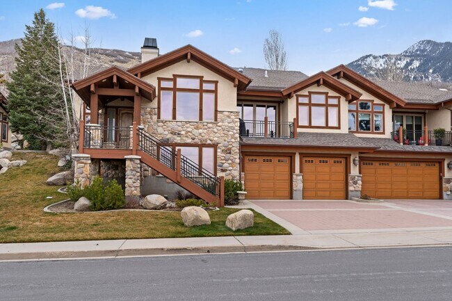 Building Photo - Beautiful 4 bedroom 3.5 bath alongside the Wasatch Mountains!
