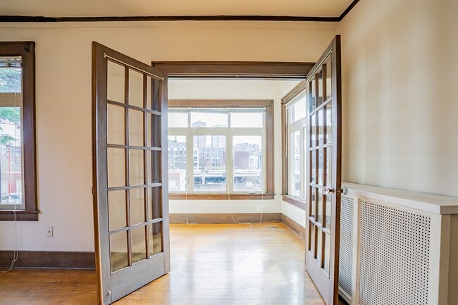 Interior Photo - Porter
