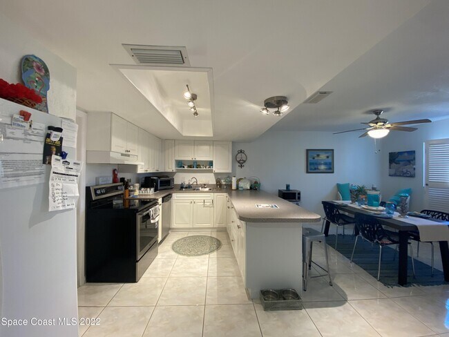 Foto del edificio - 221 Emerald Dr N