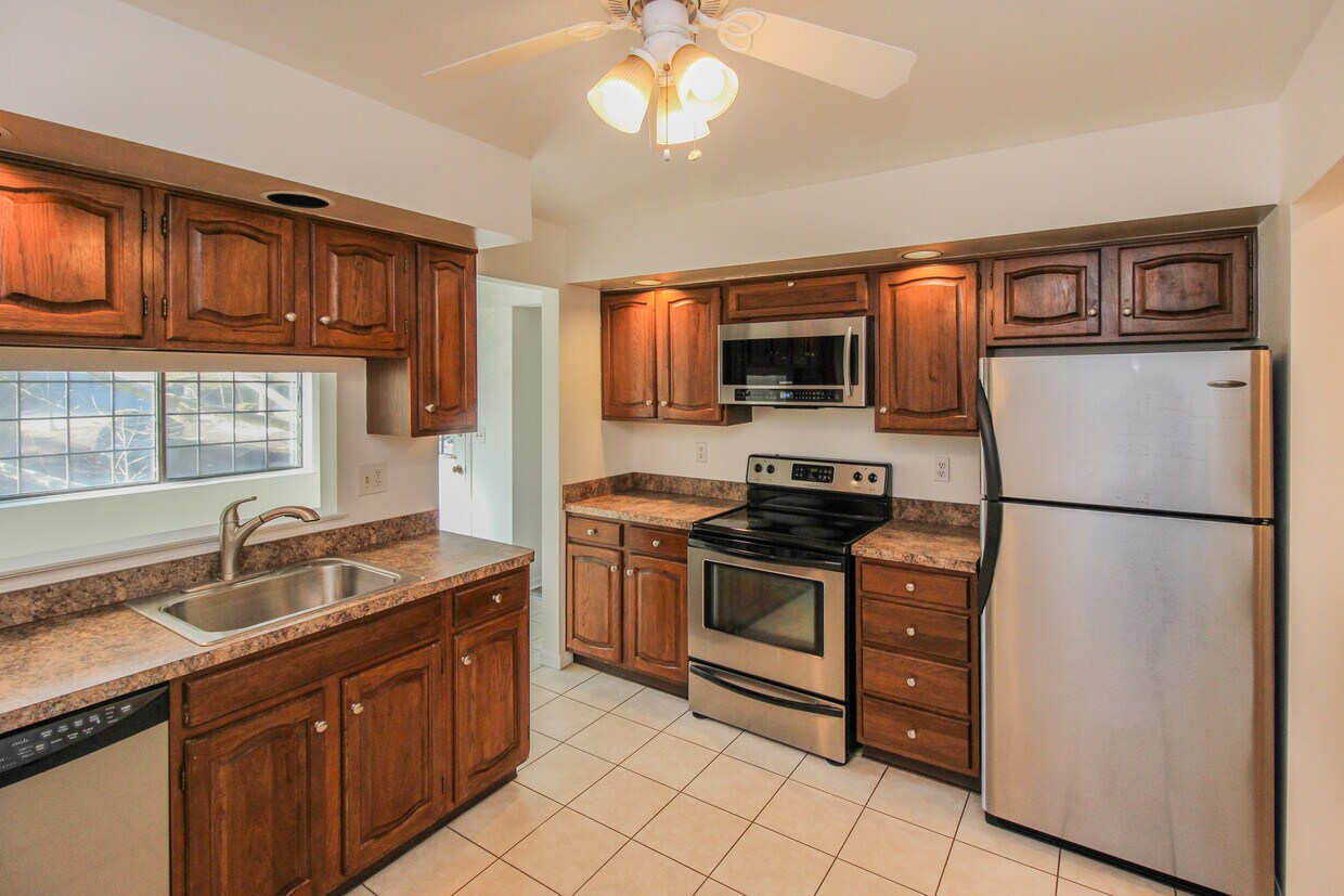 4 Essex Ct, Brookfield, CT 06804 House Rental in Brookfield, CT