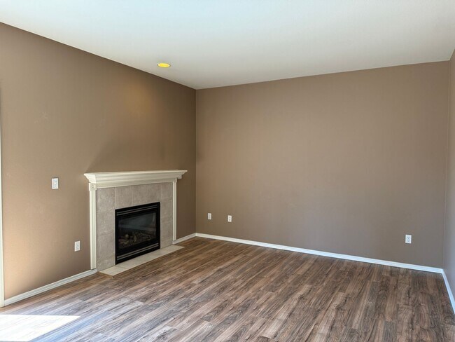 Foto del edificio - Spacious 4 Bed 3 Bath Home in a Prime Loca...