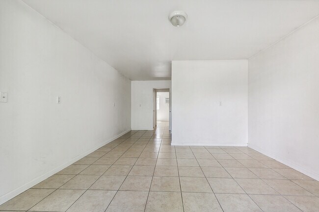 Foto del edificio - 1118 Monroe St