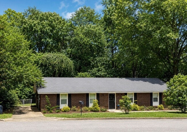 Building Photo - 109 Maple St