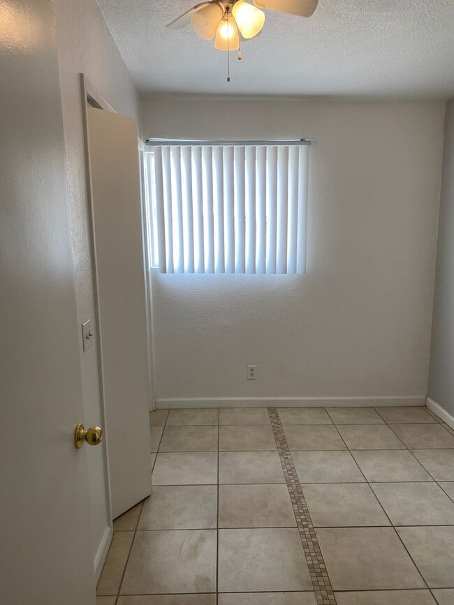 Building Photo - This 4 bedroom won't last