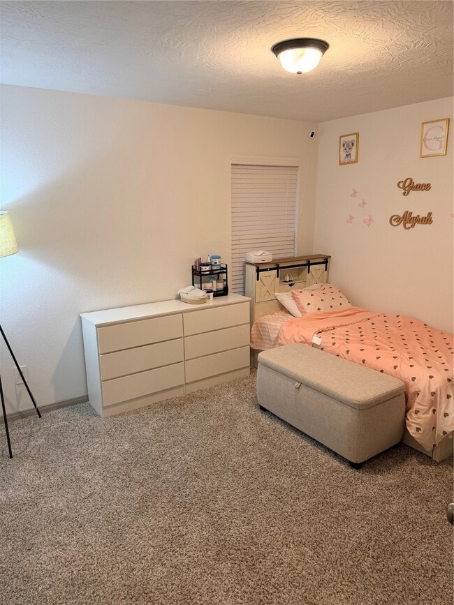 Building Photo - 204 Shoreview Dr