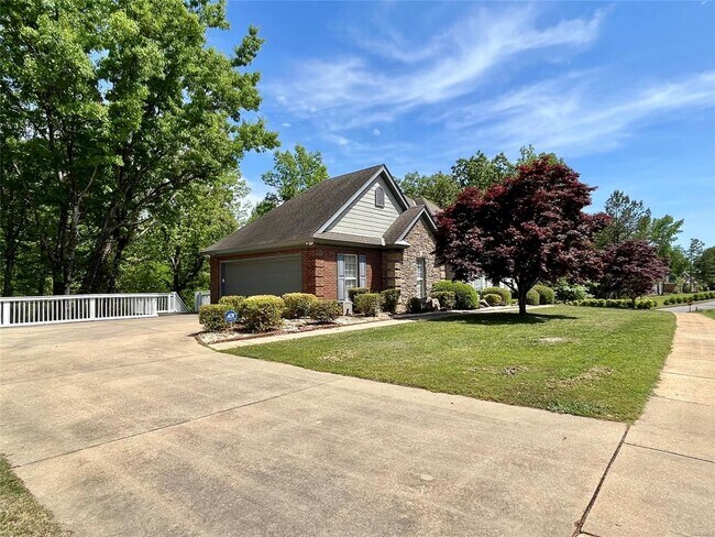 Building Photo - 704 Emerald Dr