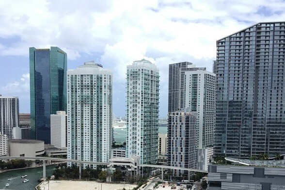 Ver - 690 SW 1st Ct