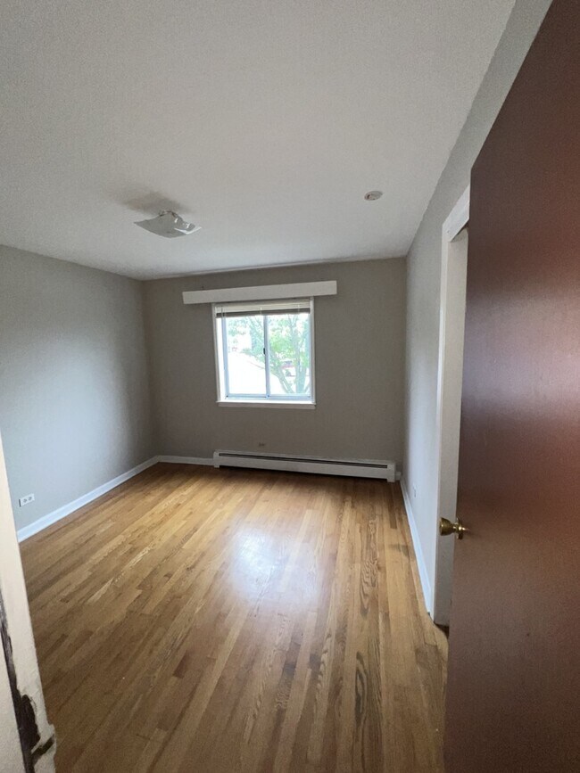 Foto del edificio - 4752 N Olcott Ave