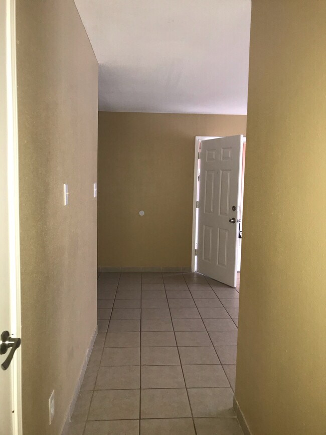 Foto del edificio - 106 S Bryan Rd