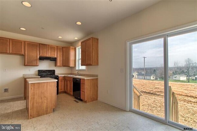 Foto del edificio - Coming Soon!! Gorgeous Townhome in Spring Grove!!!!