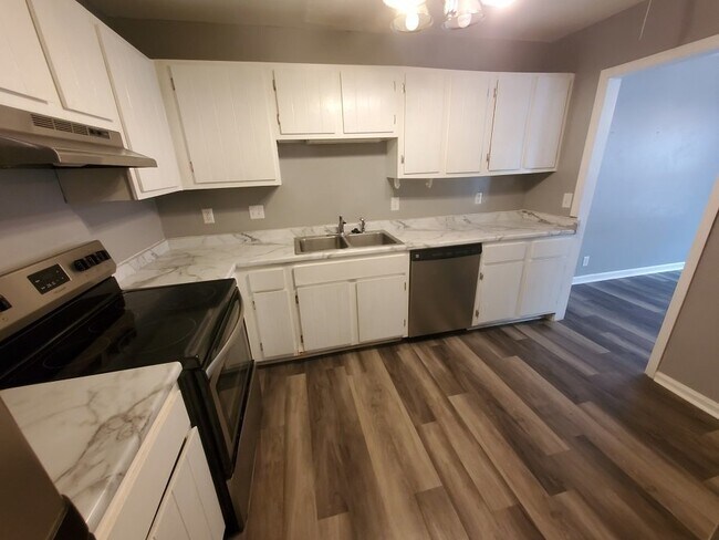 Foto del edificio - Nicely Renovated 3BR/3.5BA Townhouse in Na...