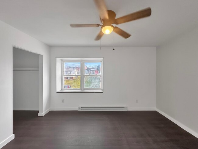 Foto del edificio - 877 Donegal Dr W