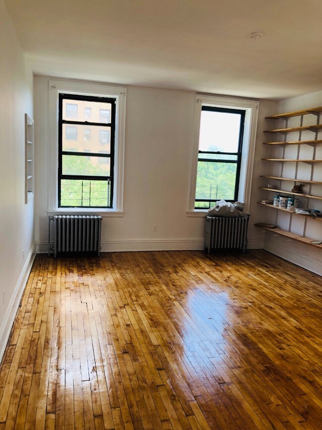 Foto del edificio - 374 Clinton Avenue