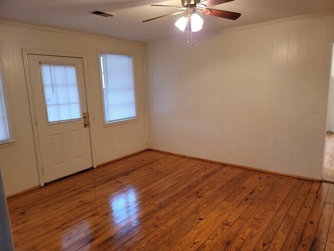 Building Photo - 146 Mills Rd