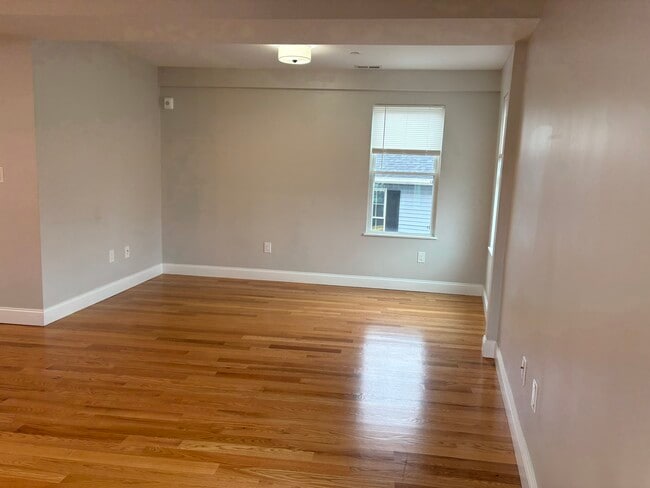 Foto del edificio - 595 Main St