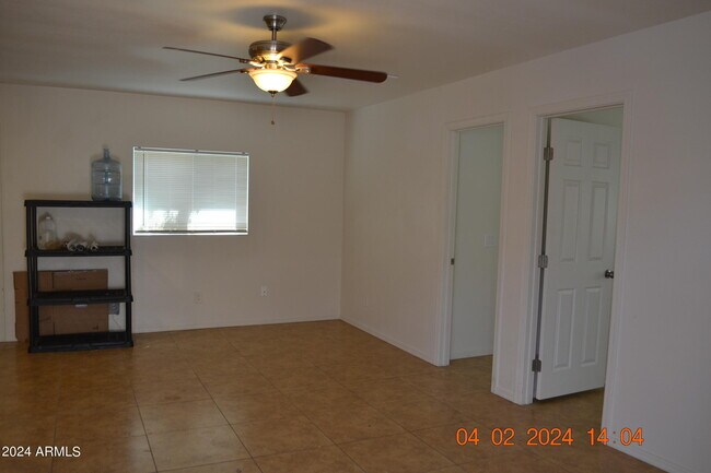 Building Photo - 427 E Friar Ave