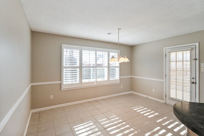 Foto del edificio - 5150 Bluff Springs Cove