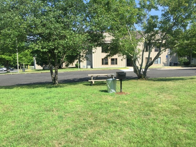 Building Photo - 3 Penner Pl