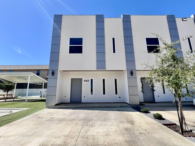 Building Photo - 1011 Emerald Valley Dr