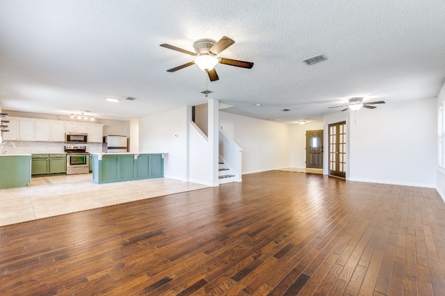 Building Photo - 2112 Royal Acres Trail