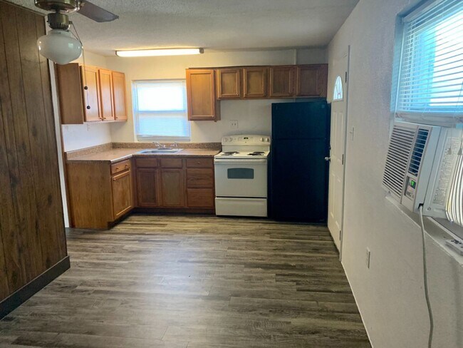 Building Photo - 1 br, 1 bath House - 4020 51ST AVE N UNIT B