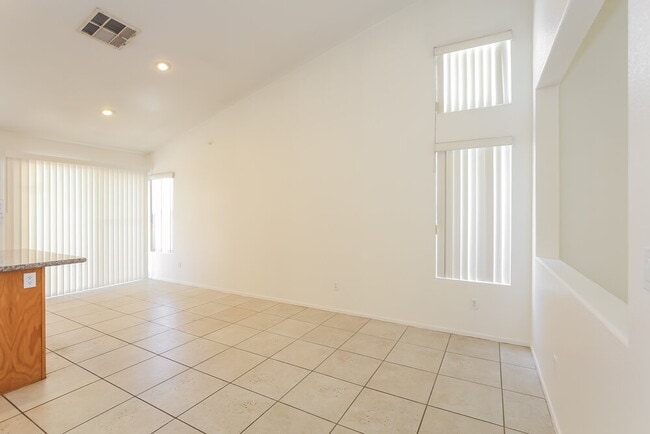 Foto del edificio - 6059 Evening View St