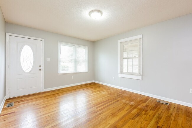 Building Photo - Charming 3 Bedroom Home with Attached Car ...