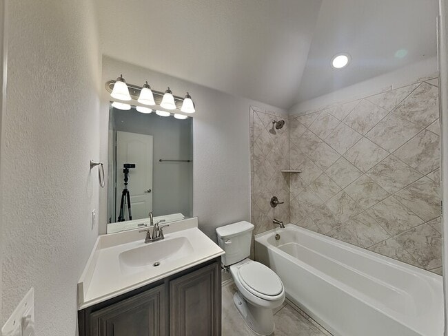 Building Photo - 1204 Sagewood Dr