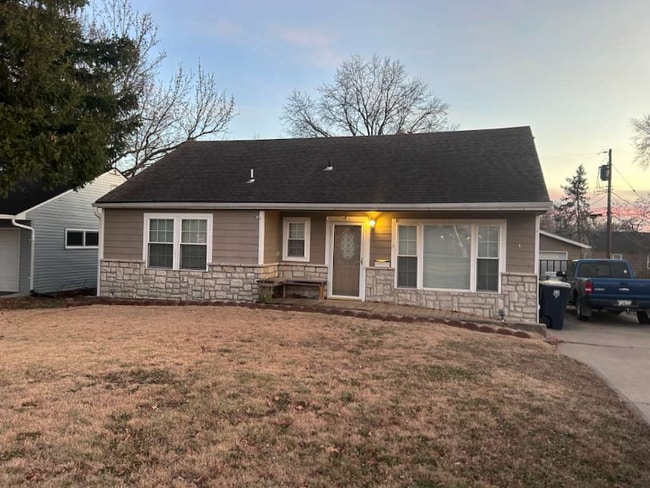 Building Photo - 215 W 89th St