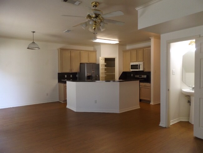 Building Photo - 2909 Whisper Oaks Ln