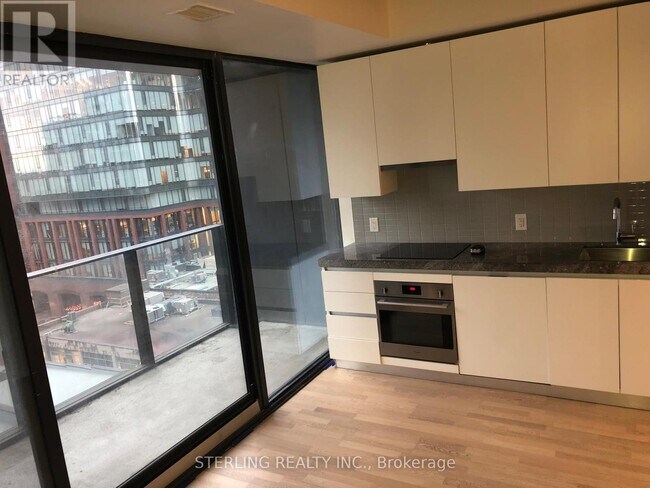 Photo du bâtiment - 625-629-629 King St W