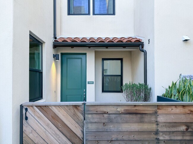 Foto del edificio - 1568 E Thompson Blvd