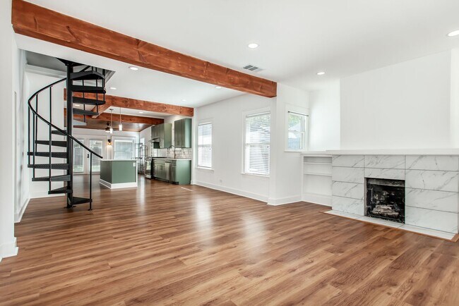 Foto del edificio - Beautiful Craftsman Style in Junius Heights!