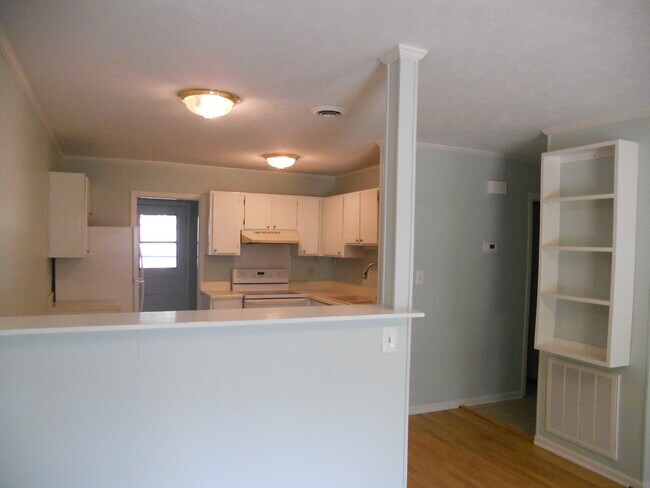 Foto del edificio - 612 Cypress Dr