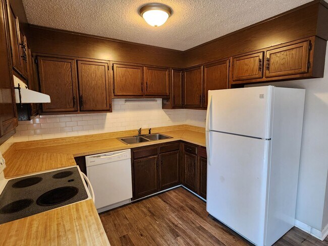 Foto del edificio - Charming 3-bed, 1-bath in Hope Mills