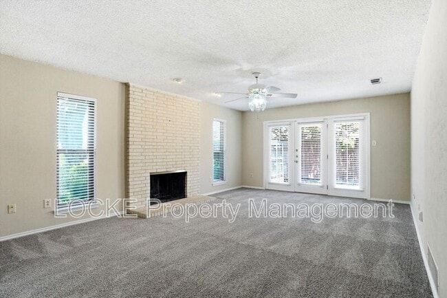 Photo - 4917 Ledgestone Dr House