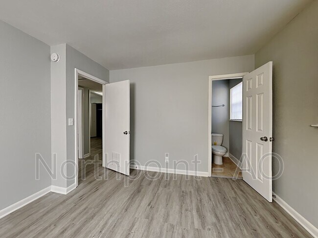 Building Photo - 3439 Cesery Blvd