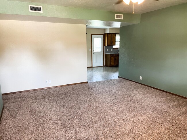 Building Photo - 512 Brady Dr